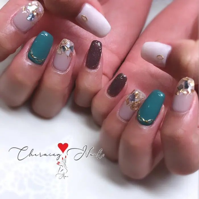 秋ネイルシェルパーツ Charmingnail所属 Nailist Amiのネイルデザイン ミニモ