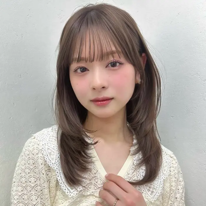 オリーブベージュ
