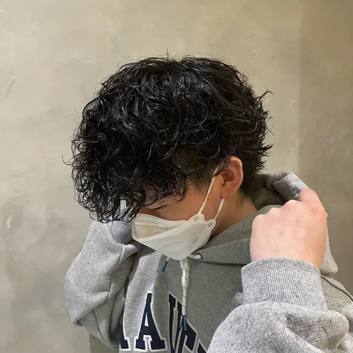 スパイラルパーマ 強めのスパイラルなので かなりもちます ウルフとスパイラルの組み合 レイフィールド金山所属 湯浅 誠也のヘアカタログ ミニモ