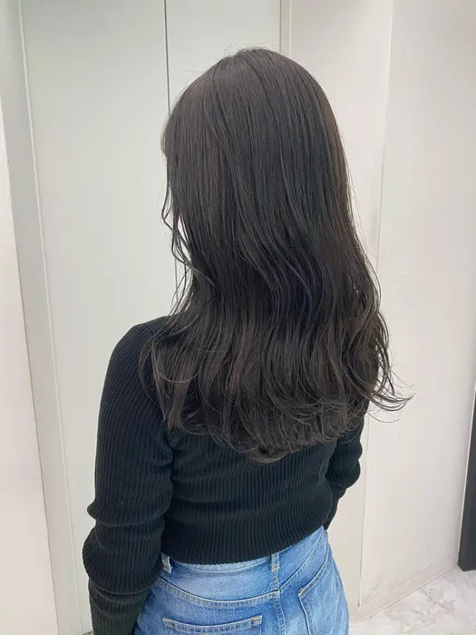 明るく色落ちした髪をトーンダウン 暗くても透明感抜群 グレージュカラー ミニモ大人気サロンカラー満足度no 1髪質改善トリートメントtheater Groupshe所属 ﾊｲﾄｰﾝｶﾗｰ 大得意ゆなのヘアカタログ ミニモ