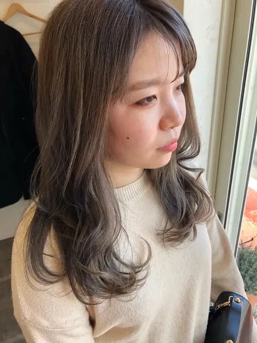 ブリーチしてからの センシュアルグレーカラー ベースを かなりくすませながら レシピをつくります 赤 Calm Hair所属 Calm Hairのヘアカタログ ミニモ