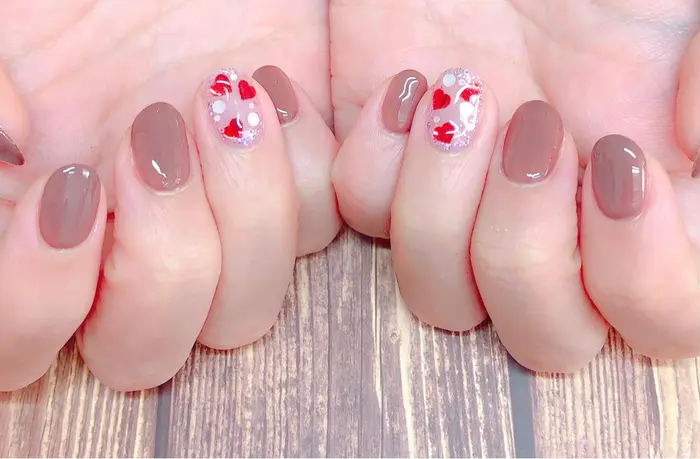 美味しそうなチョコレート色のバレンタインネイル Eyelash Nail Liberte所属 Liberte 小越 のネイル デザイン ミニモ