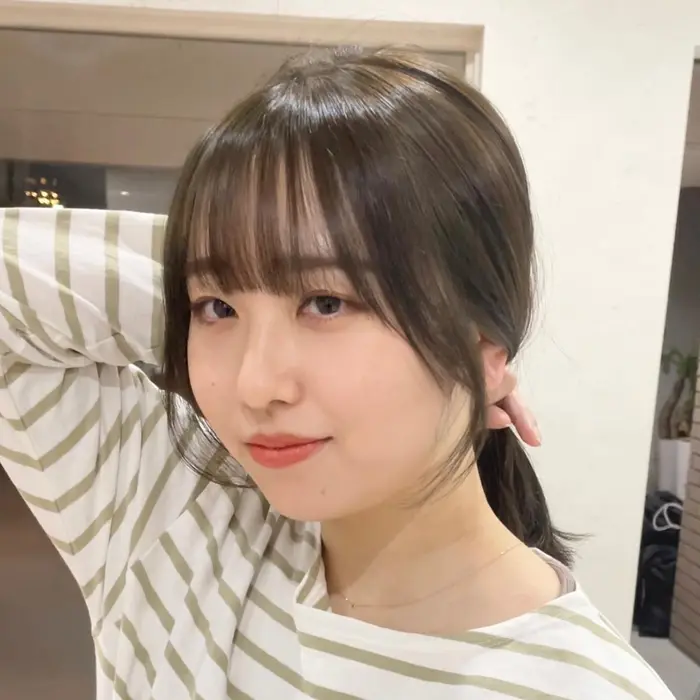 ぷつっとミディアムスタイル 全体は重ためのぷつっとカットに 表面はレイヤーで軽さを出したスタイル Salon Coall所属 うぶパーマ Anriのヘアカタログ ミニモ