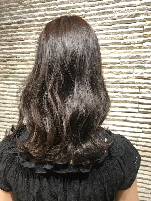 毛先5センチカットしました 後ろはvのラインでしたが ワンレンにカットして全体的に中間から軽くしま Vis Ill秋葉原店所属 Soeda Yoshieのヘアカタログ ミニモ