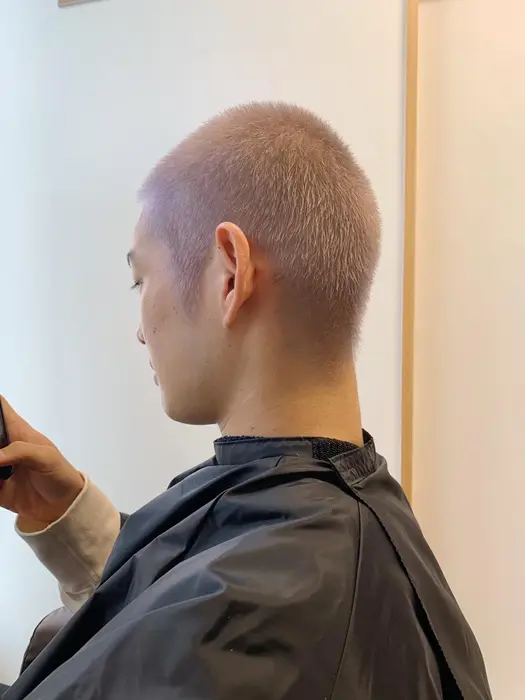 ベリーショートヘアにブリーチ2回のハイトーンカラーでイメージチェンジ Views Tokyo所属 迫田峻輝 似合わせ カットカラーのヘアカタログ ミニモ