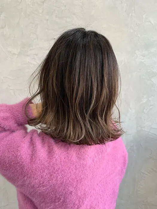 バレイヤージュのベースにハイライトをオン Fudge ファッジ 所属 岡田 和樹のヘアカタログ ミニモ