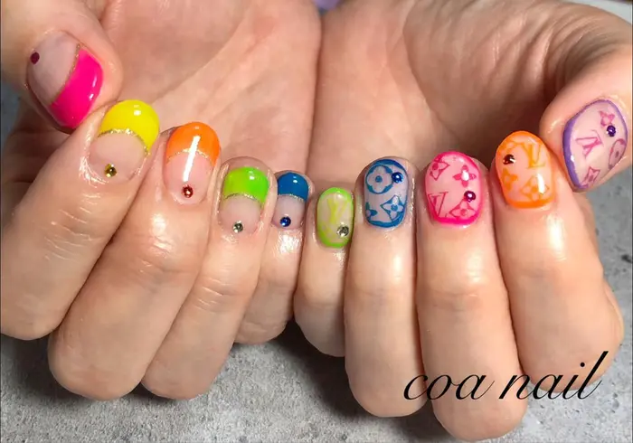 カラフルネイル レインボーネイル ブランドネイル ヴィトンネイル Lvネイル 蛍光ネイ Coanail所属 Coa Nailのネイル デザイン ミニモ