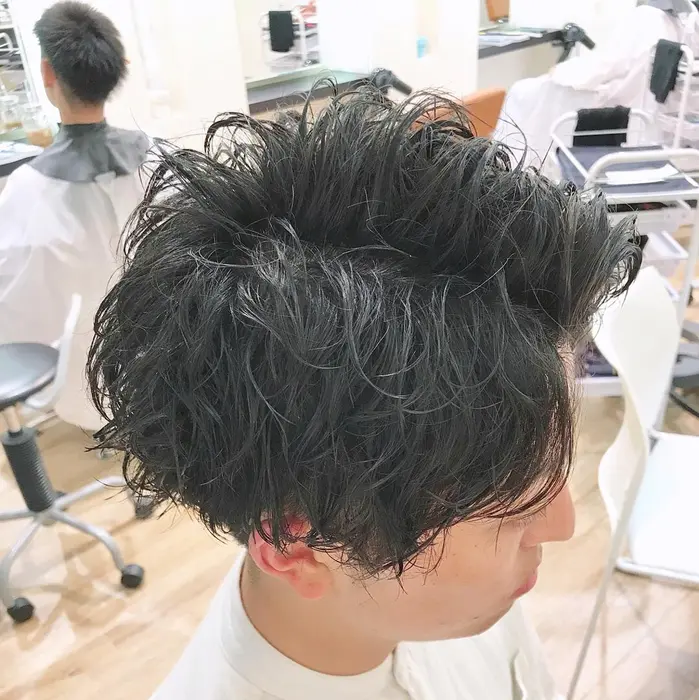 フォワードとリバースミックスのスパイラルパーマ Bar ベーア 所属 メンズカット 原田 悠希のヘアカタログ ミニモ