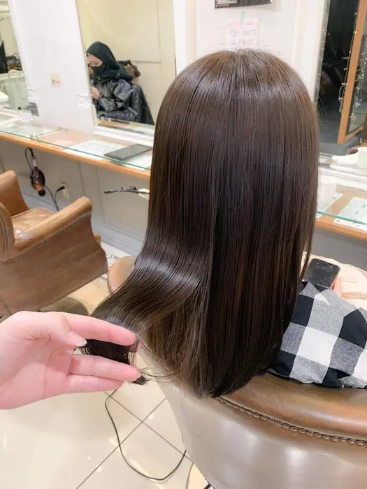 年齢によるうねり ブリーチやカラーなどによるダメージ 軟毛細毛でのお悩みには最適 髪の芯から栄養 Neolive Cirol所属 デザインカラー支持率 前田桃花のヘアカタログ ミニモ