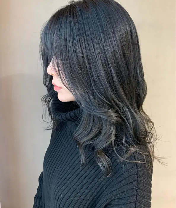 ブルーブラック アディクシーカラー ブリーチ無しでもできますが 履歴にもよります Cyan By Artefice所属 レイヤー ブリーチ ボブ ウルフのヘアカタログ ミニモ