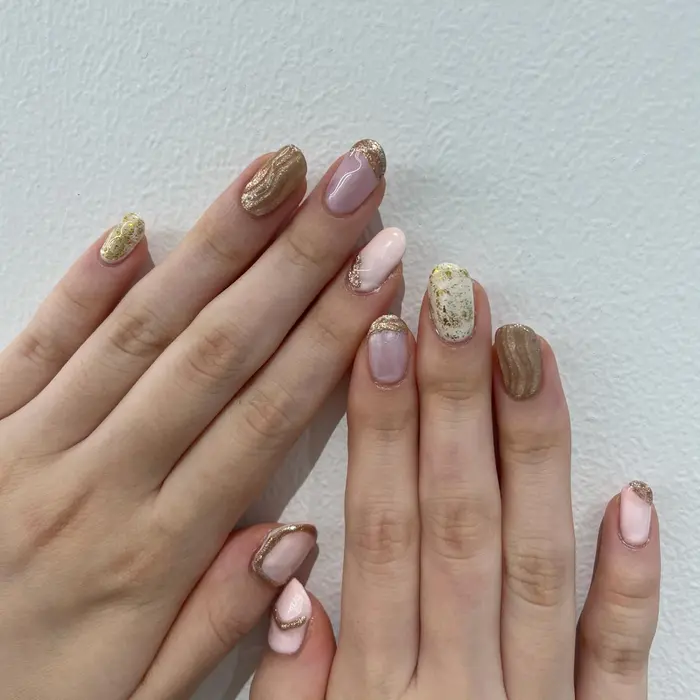 ピンクゴールドネイル Zest Emu所属 ネイル指名no 1 長浜 里奈のネイルデザイン ミニモ