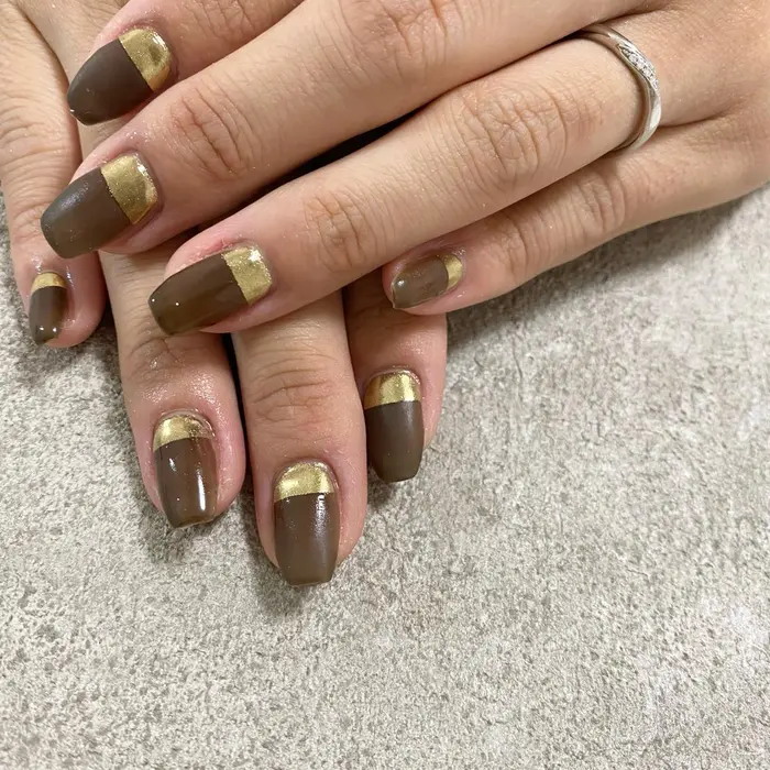 秋ネイル ブラウンネイル 秋ニュアンス ゴールドネイル 根元フレンチネイル フレンチネイル マット Passage Nail所属 豊洲ネイルサロン Asaのネイルデザイン ミニモ