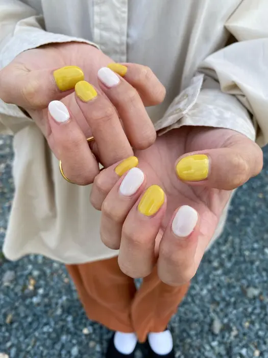黄色と白で春らしく ビタミンカラーとても可愛いです 爪を見てニヤニヤしちゃうとお客様がウキウ Liber Nail リベル ネイル 所属 横森 希実の ネイルデザイン ミニモ 黄色と白で春らしく ビタミンカラーとても可愛いです 爪を見てニヤニヤしちゃうとお客様がウキウ Liber Nail リベル ネイル 所属 横森 希実の ネイルデザイン ミニモ