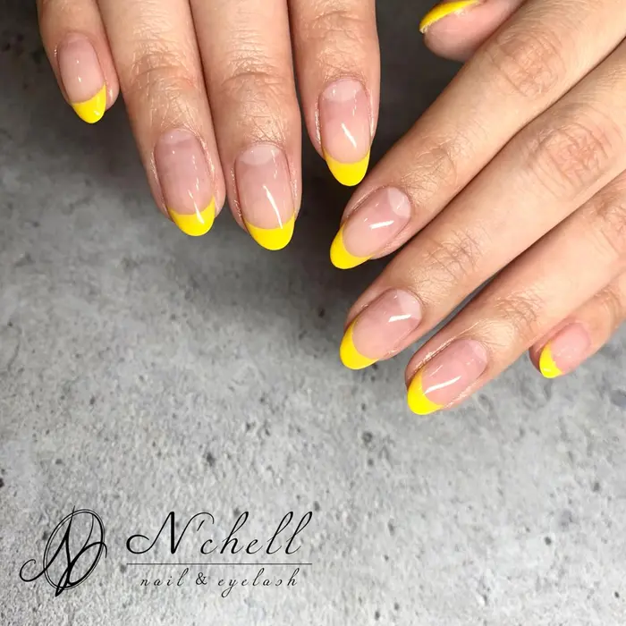 イエローフレンチ N Chell Nail Eyelash所属 Nailist Nanami のネイルデザイン ミニモ
