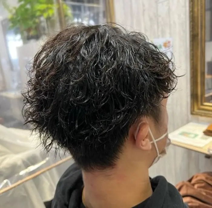 くせ毛で悩んでいるメンズのそこのあなた くせ毛を生かすスタイルを一緒につくりませんか かっこよく Nexus Lot所属 大久保 翔太のヘアカタログ ミニモ