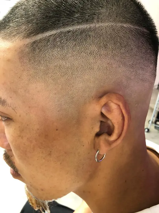 坊主フェード 剃り込みライン Robin所属 フェードカット 納村 バレイヤージュのヘアカタログ ミニモ