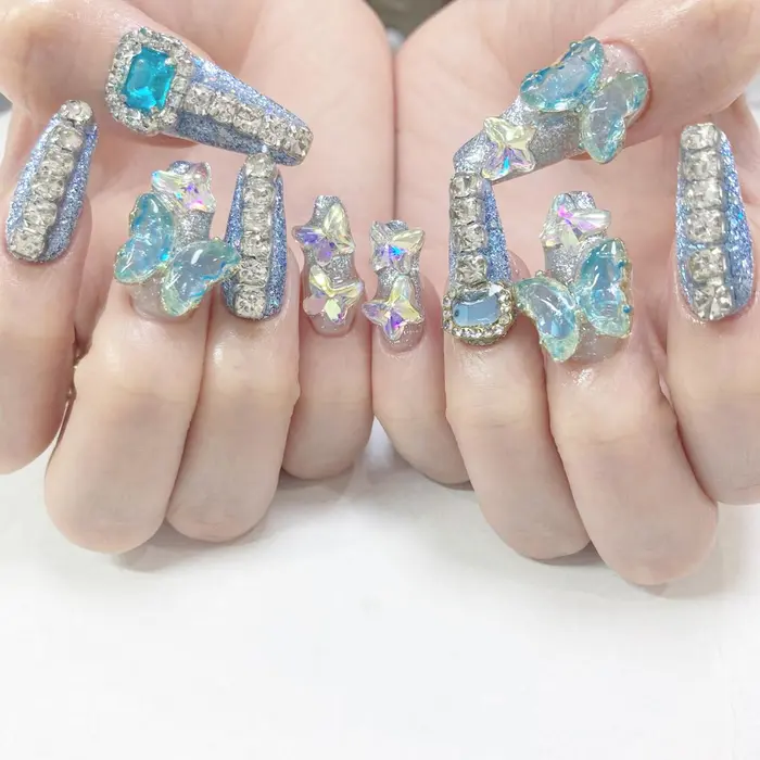 水色キラキラネイル 1部有料パーツ Minami Nail所属 Haruka のネイルデザイン ミニモ