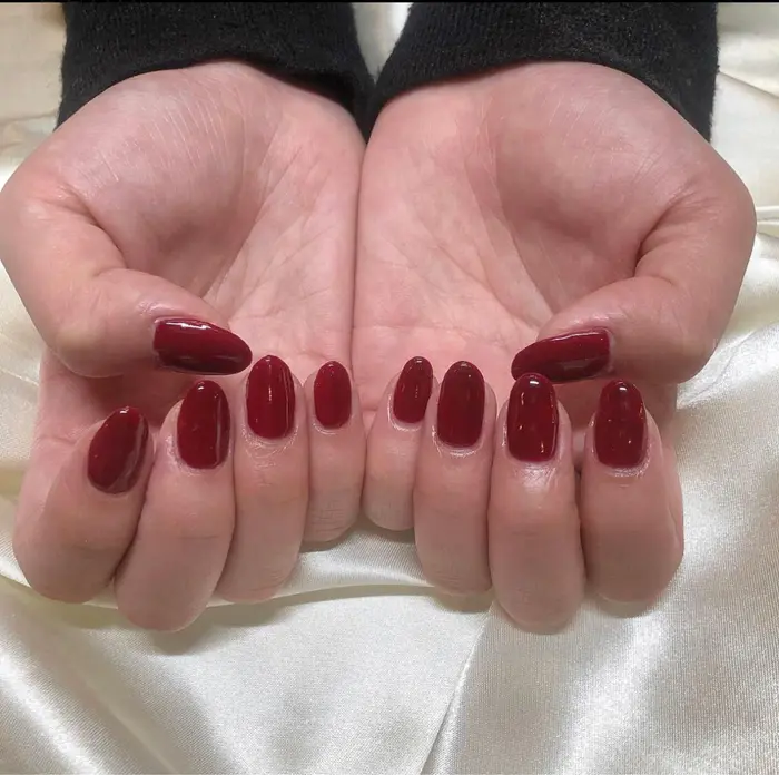 ちゅるんワンカラーボルドー Deseo吉祥寺店所属 Deseo Nail Kakoのネイルデザイン ミニモ