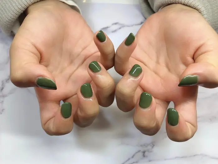 初 ジェルネイルはお洒落なグリーン とってもお似合いでした Salon Muse所属 Salon Museのエステ リラクカタログ ミニモ
