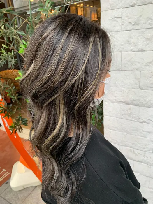 コントラストハイライト Earth岐阜店所属 ブリーチカラー専門家 Earth 井澤のヘアカタログ ミニモ