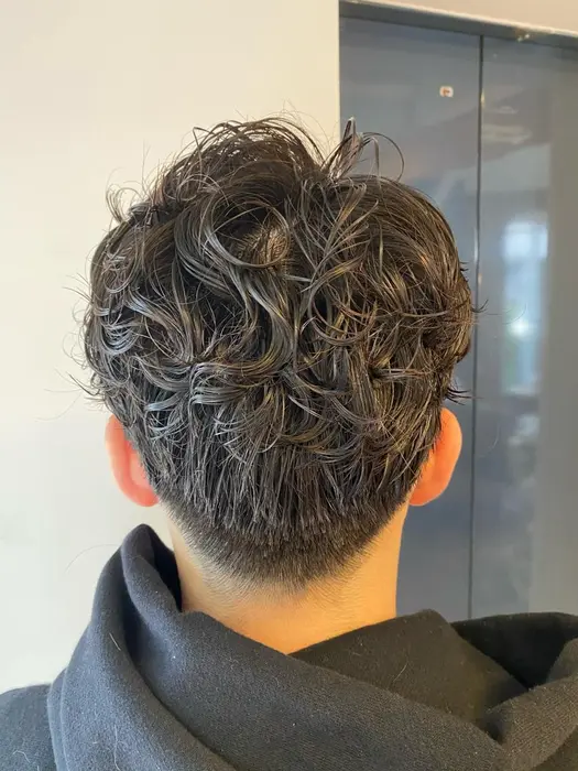 メンズカットパーマ Labyrinth 心斎橋所属 心斎橋 艶髪オキタユウキのヘアカタログ ミニモ