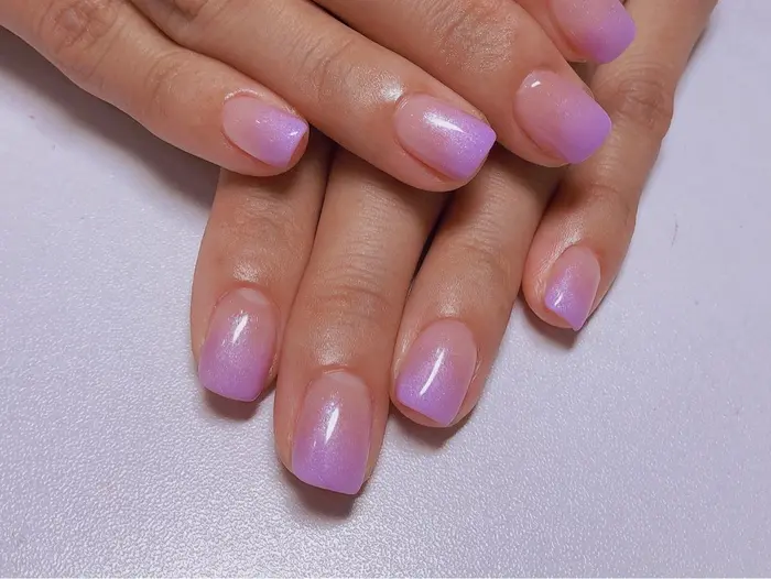 ミルキーパープルのカラーグラデーション Bluereef四谷３丁目店所属 渡邊 リコのネイルデザイン ミニモ