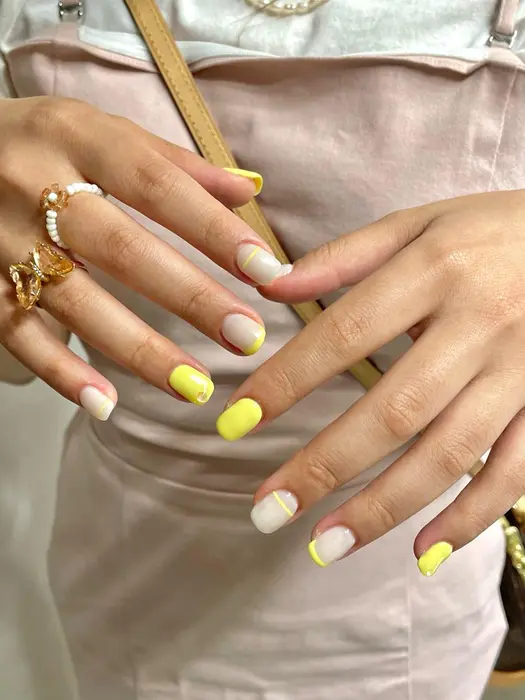 レモンイエローがめっちゃ可愛い 9 Nail所属 9 Nine のネイルデザイン ミニモ