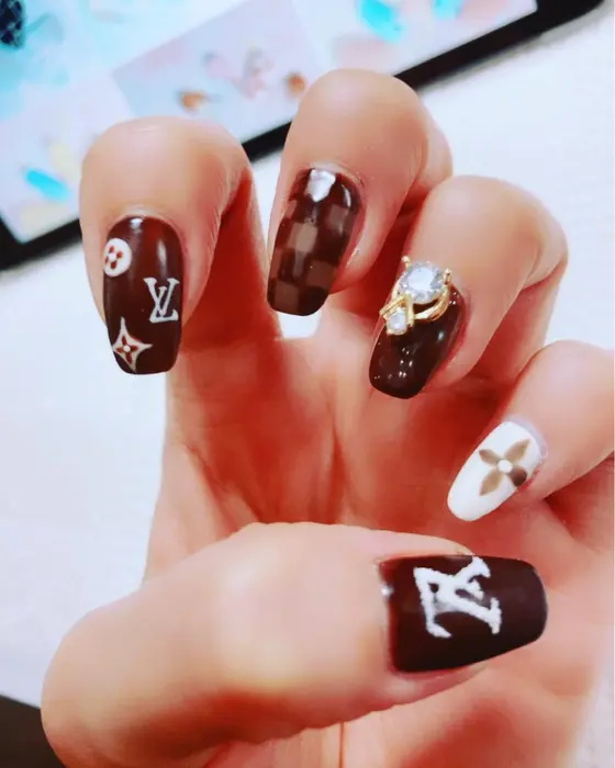 Vuittonネイル ネイル アイラッシュveil池袋東口店所属 石田 愛美のネイルデザイン ミニモ