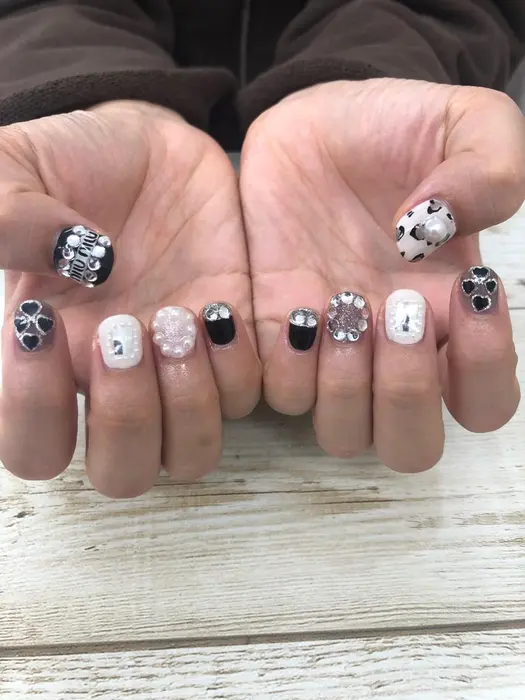 手描きアート 500円 ブランドのロゴを入れて持ち込みデザイン Nailsalonmuse所属 Nail Salon Museのネイル デザイン ミニモ