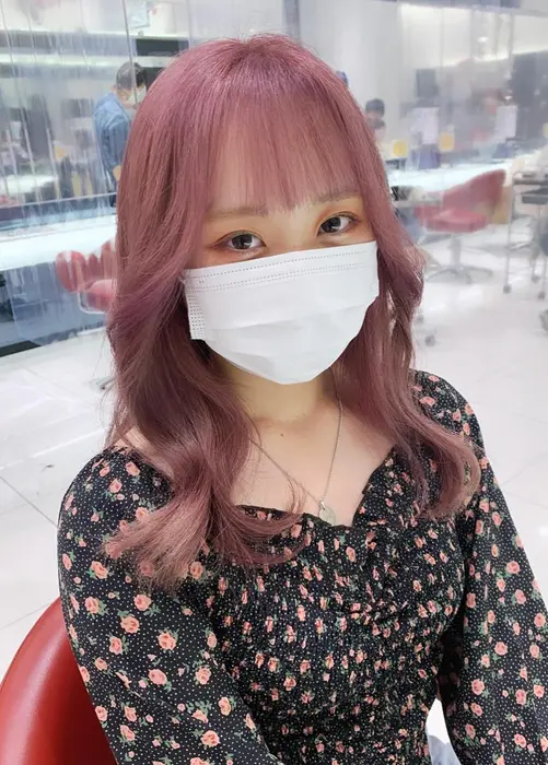 カットもして前髪の幅を増やして顔まわりもレイヤーを入れてホワイトピンクベージュ Nyny南草津店所属 原田 葵の ヘアカタログ ミニモ