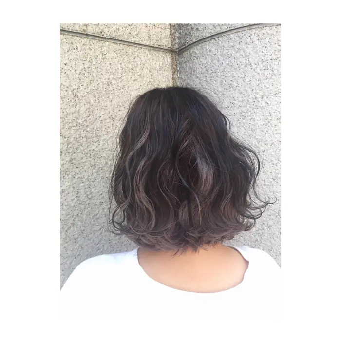 ハイインナーカラー かなり高い位置のインナーカラーです 隙間から見える感じが可愛いです Zestpark店所属 メンズ ハイトーン 大下隼弥のヘアカタログ ミニモ