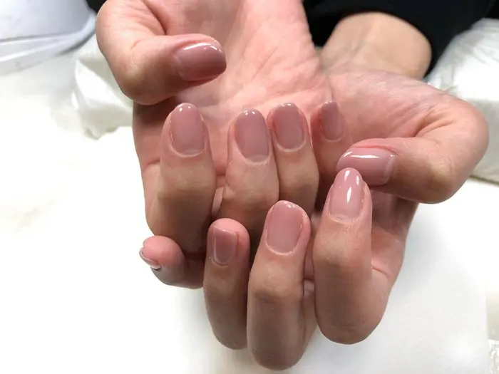 ヌーディーで清潔感のある仕上がりです オフィスネイルにおすすめです Max Kelly恵比寿トレーニングサロン所属 Max Kelly Mina の ネイルデザイン ミニモ