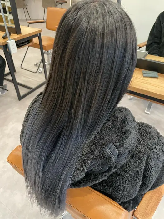 ブリーチでグラデーションカラーです 一回のブリーチでシルバーを濃いめに入れて色もちup ベースの Hairsalon Shian所属 Shian 那智 優貴のヘアカタログ ミニモ ブリーチでグラデーションカラーです 一回のブリーチでシルバーを濃いめに入れて色もちup ベースの Hairsalon Shian所属 Shian 那智 優貴のヘアカタログ ミニモ