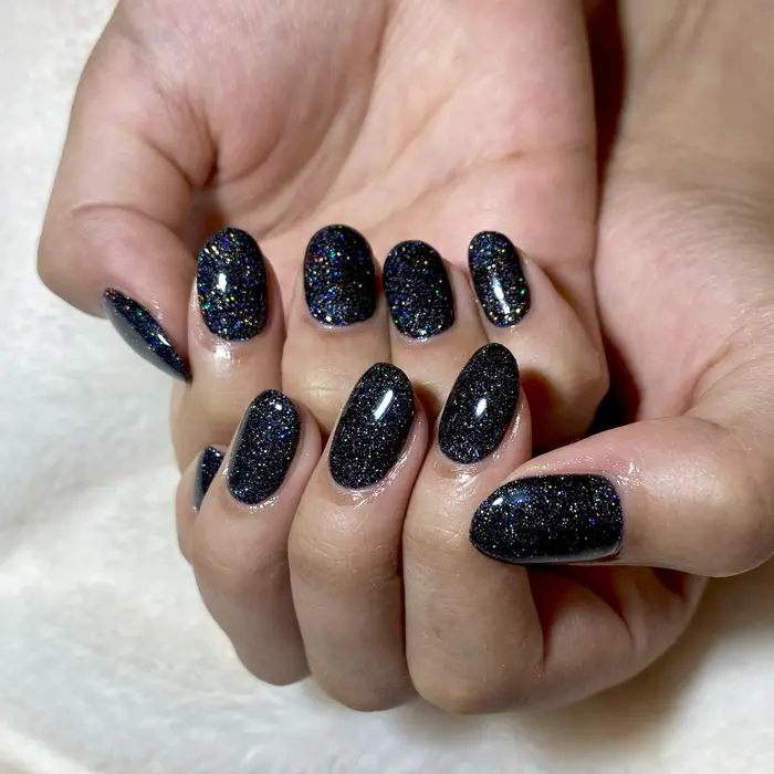 ブラックラメ Regina Nail所属 渡邊 麻生のネイルデザイン ミニモ