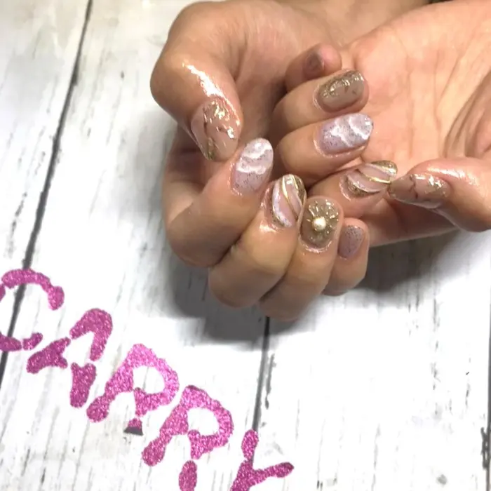 Carry所属 Momomi のネイルデザイン ミニモ