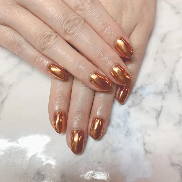 ワンカラーネイル ミラーパウダー1本110円でできます Lath所属 くろだ ちはるのヘアカタログ ミニモ