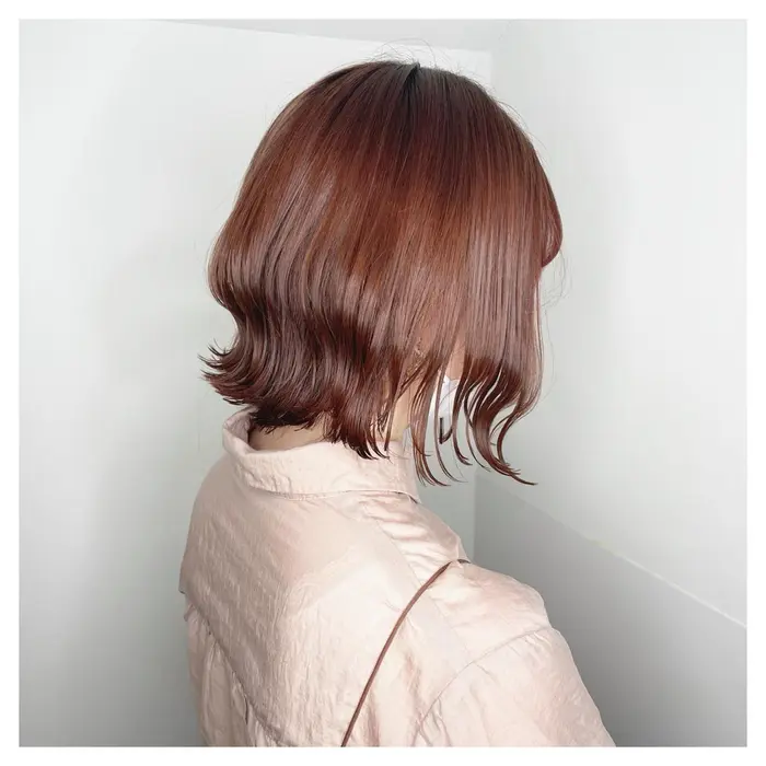 ピンクベージュ ブリーチなし 切りっぱなしボブ ショートボブ Salowin 銀座店所属 ラテカラー Chihiroのヘアカタログ ミニモ