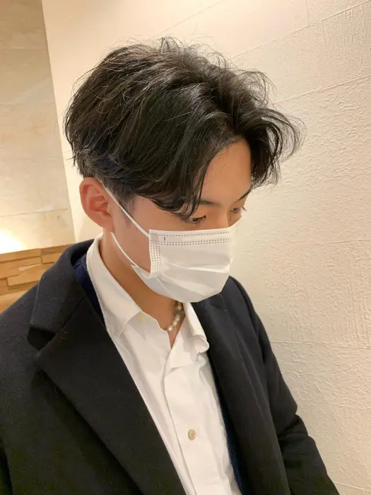 センターパートにニュアンスパーマ Liv所属 メンズパーマ 諸住 連のヘアカタログ ミニモ