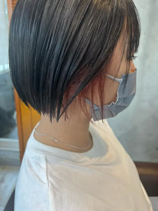 インナーカラー インナーピンク イヤリングカラー 切りっぱなしボブ ミニボブ ぱつっとボ Poolbystyle所属 切りっぱなしボブ いそむらさなのヘアカタログ ミニモ