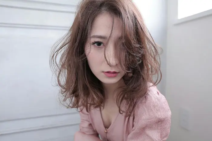 今トレンドのレイヤースタイルへ Flaner所属 前田 茜のヘアカタログ ミニモ