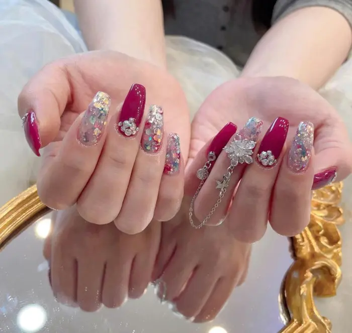 落ち着いた季節の冬こそ 明るいのピンクで指先に彩りを ラメとパーツはキラさをプラス Babarla Nail所属 Babarla Nailのネイル デザイン ミニモ 落ち着いた季節の冬こそ 明るいのピンクで指先に彩りを ラメとパーツはキラさをプラス Babarla Nail所属 Babarla Nailのネイル デザイン ミニモ