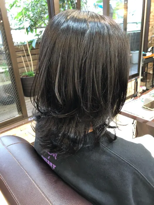 ナチュラルウルフ ウルフカットはレイヤー 段差 やくびれの位置設定で モードチックなカッコイイウル Chara池袋 キャラ池袋 所属 玉城 光のヘアカタログ ミニモ