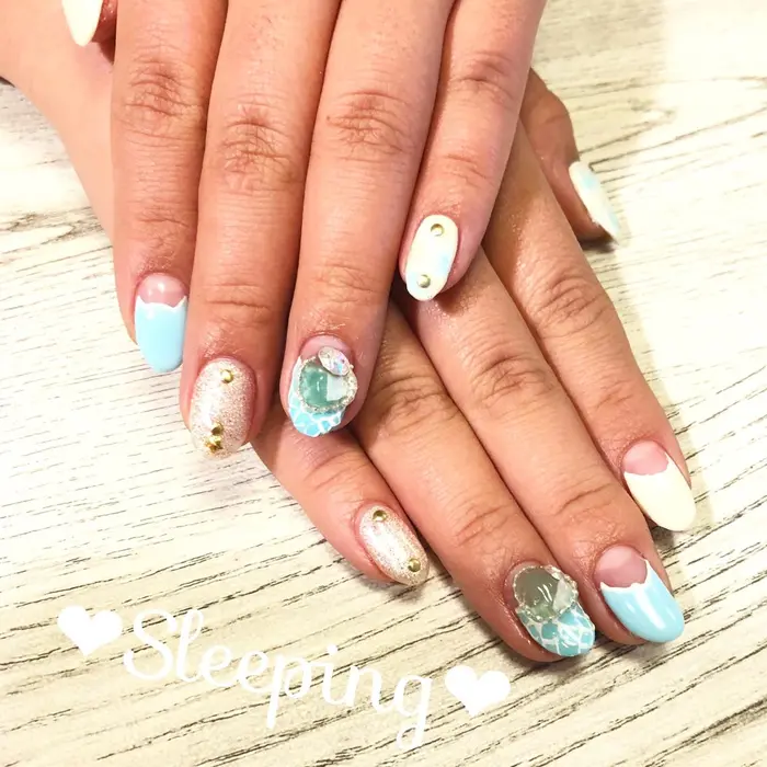 ゴールドネイル ６ ９９０円 メロンネイル 大好きなスイーツネイル メロン フットケアサロンすりーぴんぐ所属 しお のネイル デザイン ミニモ