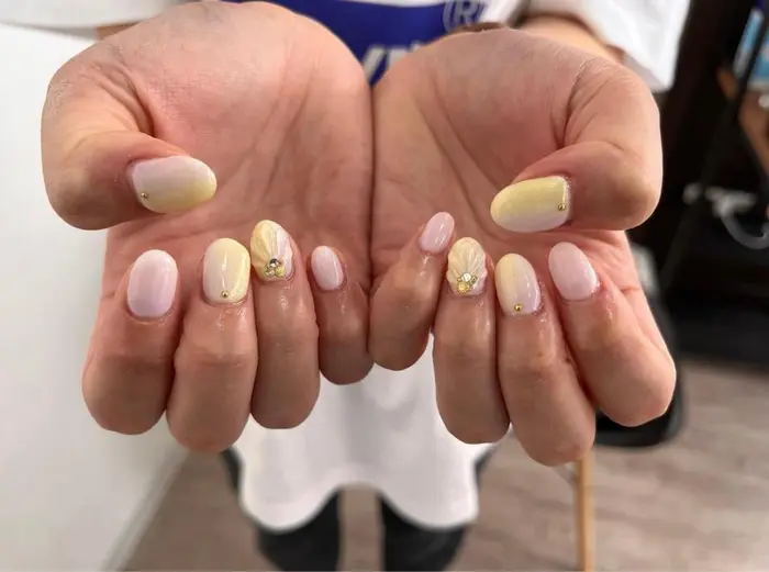 Terrace所属 川邊 宏美のネイルデザイン ミニモ