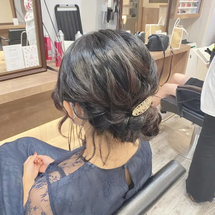 肩ぐらいの長さでもアップヘアできます 短いからこそできる後毛たっぷりスタイルが 可愛い Aries区役所店所属 渡邊 百音のヘア カタログ ミニモ