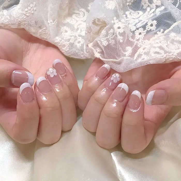 フレンチネイル 手書きおはなアート Deseo吉祥寺店所属 Deseo Nail Kakoのネイルデザイン ミニモ