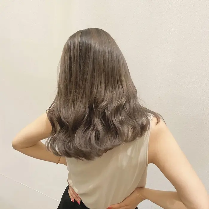 影になる暗い部分を少なめにして明るく見える部分を多くしてます 頭皮にブリーチはつけないので 前頭ブ エコモヘアー所属 坂本 卓哉のヘアカタログ ミニモ