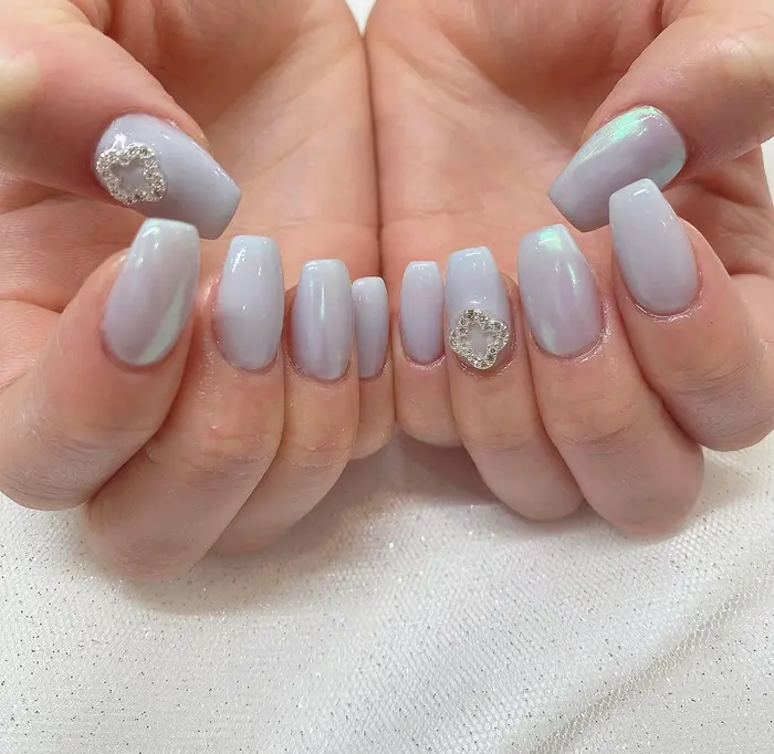 アイスブルー オーロラミラー Nail Eyelash Rea所属 Honoka Rea のネイルデザイン ミニモ