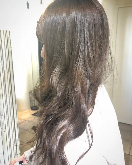 ブリーチ１回 赤味のない柔らかい透明感のあるフォギーベージュ 外国人風カラー プレミアトリート Amber 心斎橋所属 代表 透明感カラー 髪質改善hirotoのヘアカタログ ミニモ