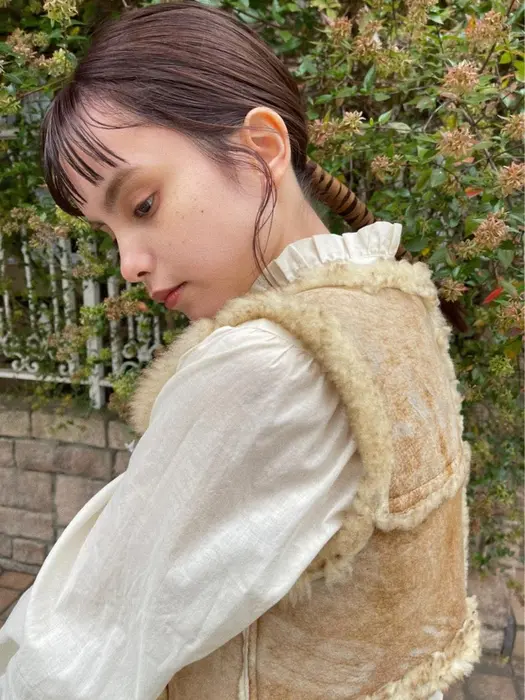 透明感のあるチョコレートブラウンカラー 前髪ぱっつん に ヘアアレンジ Vision Aoyama所属 佐々木 京香のヘア カタログ ミニモ